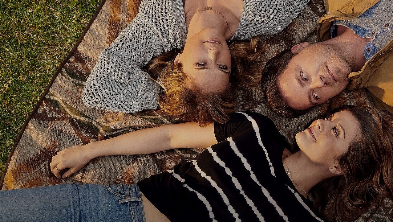รักสามเส้าสไตล์มัดรวมหัวใจ: รีวิว 'You Me Her' ซีรีส์สุดฮาที่ชวนคิดถึงความรักรูปแบบใหม่